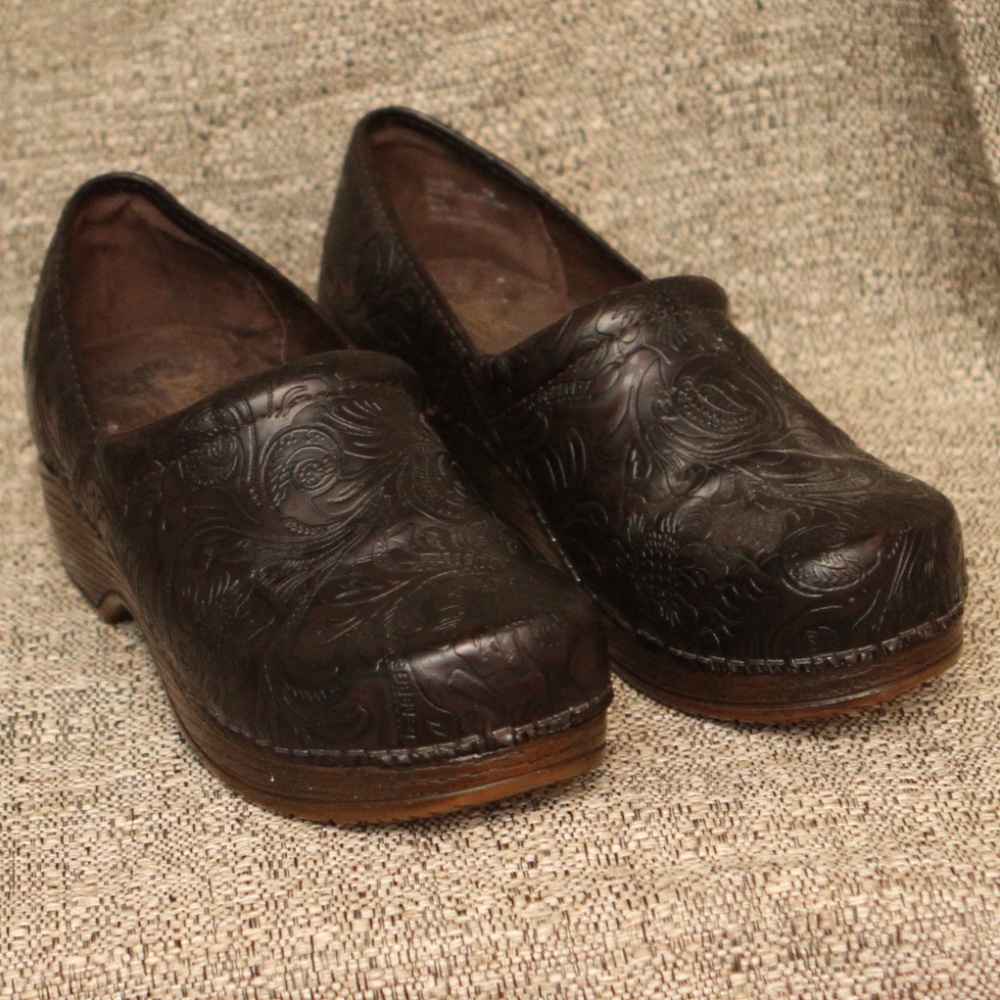 BASS Melinda Black Floral Embossed Clog